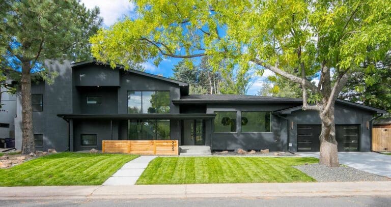Beautiful Black Siding House Designs to Elevate Your home