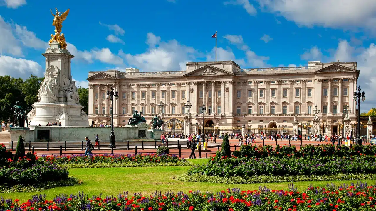 Buckingham Palace - London .jpg