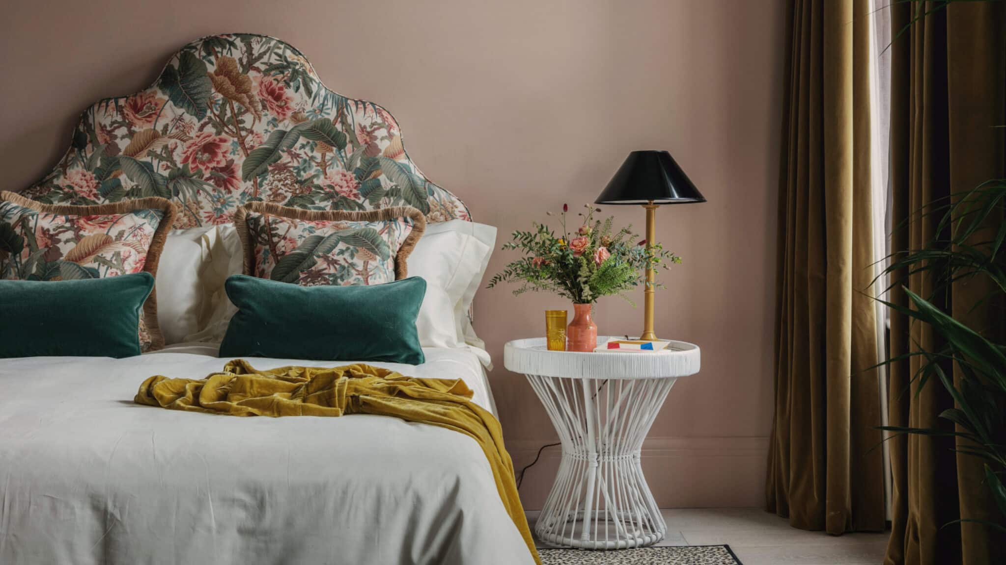 Contrasting Headboard Ideas