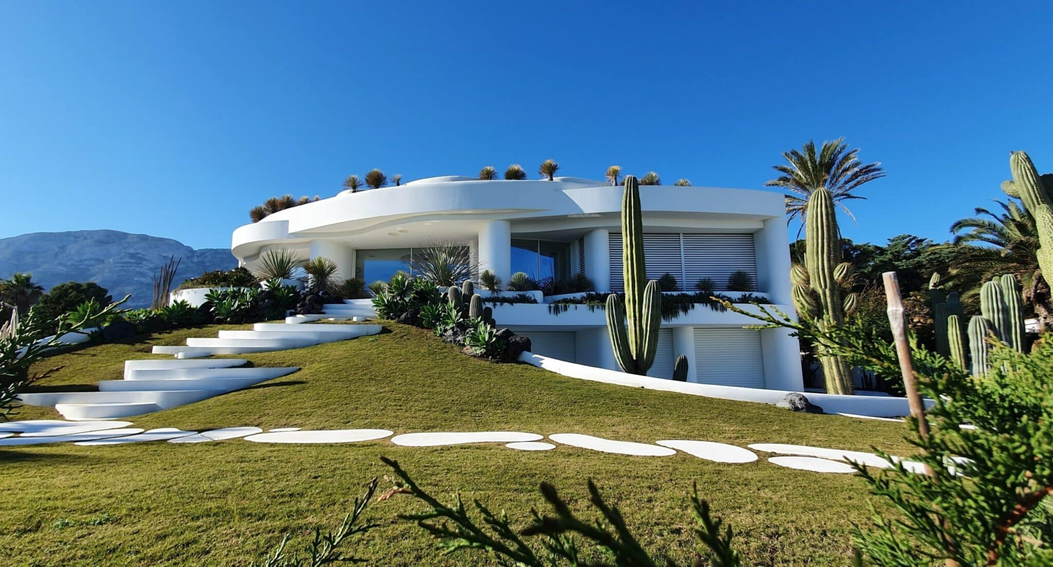Modern Mansions That Redefine Luxury Living