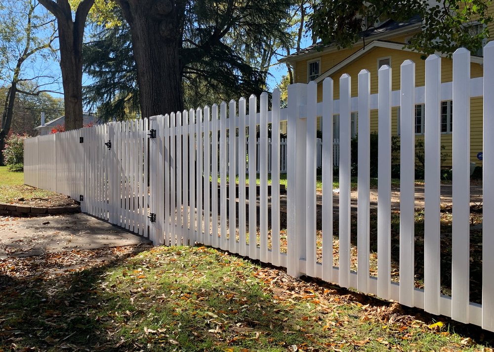 What is The Difference Between an Outdoor Privacy Patio Screen and a Fence